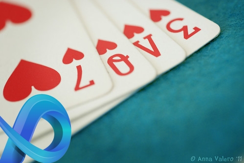 Un jeu de cartes à jouer avec le mot amour dessus.